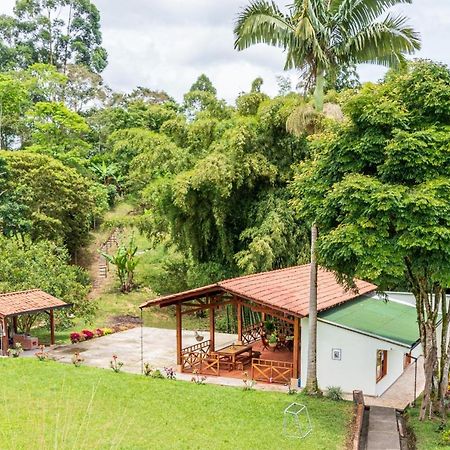 Agradable Cabana Cafetera Con Jacuzzi A 12 Min Del Centro De Pereira Exteriér fotografie