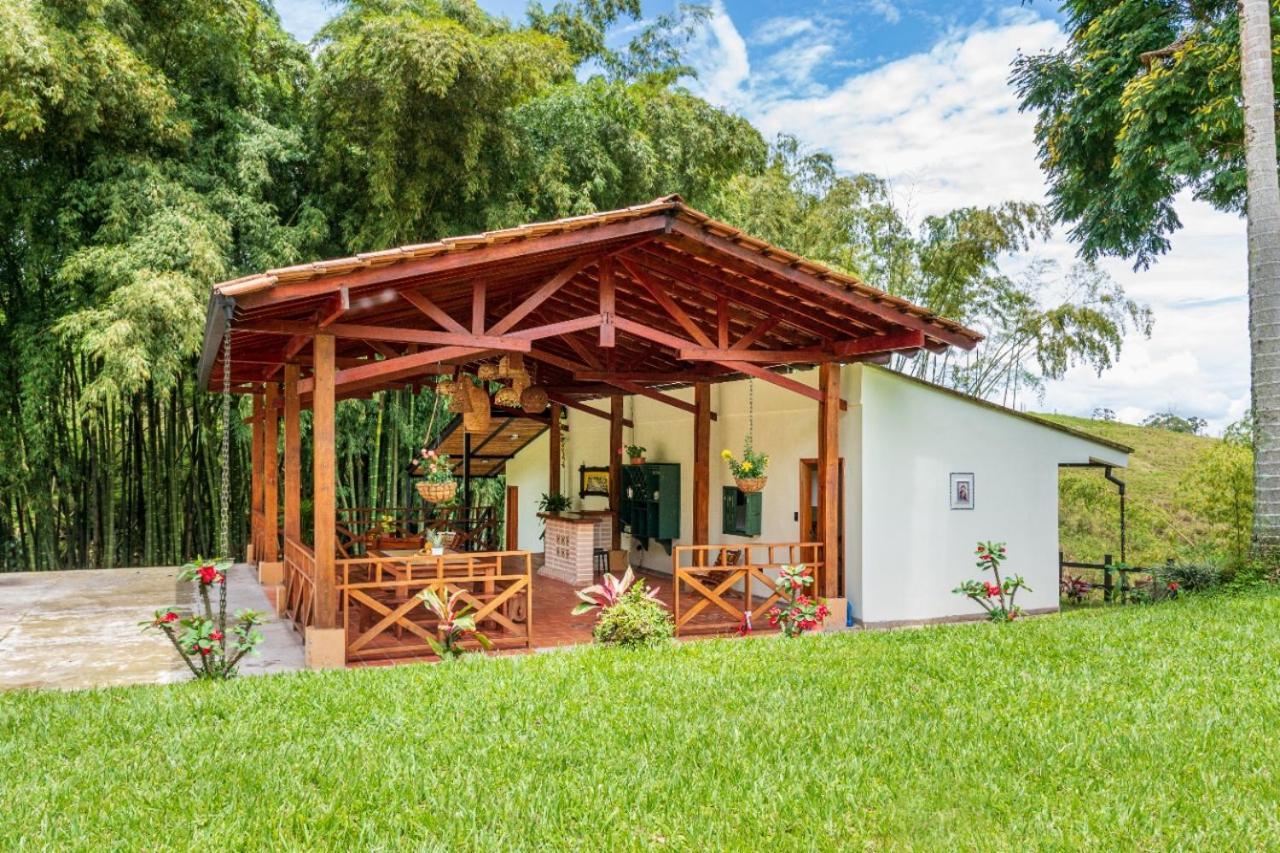 Agradable Cabana Cafetera Con Jacuzzi A 12 Min Del Centro De Pereira Exteriér fotografie
